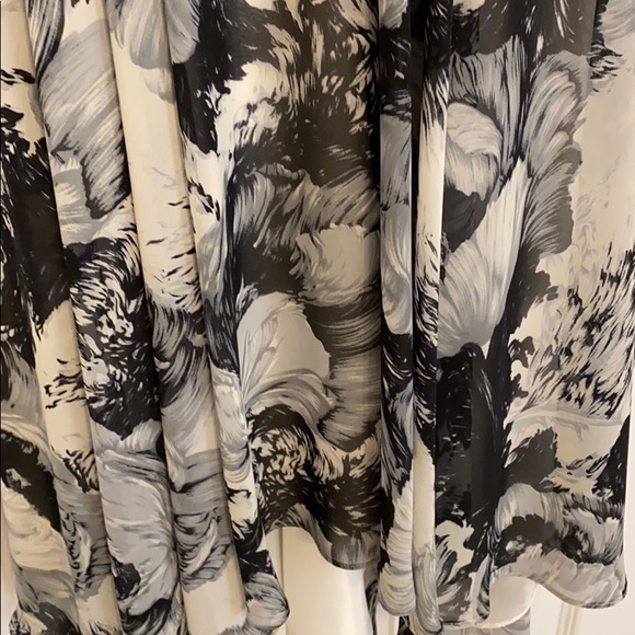 Gray Floral Sequin Flowy Dress - Picture 5 of 8